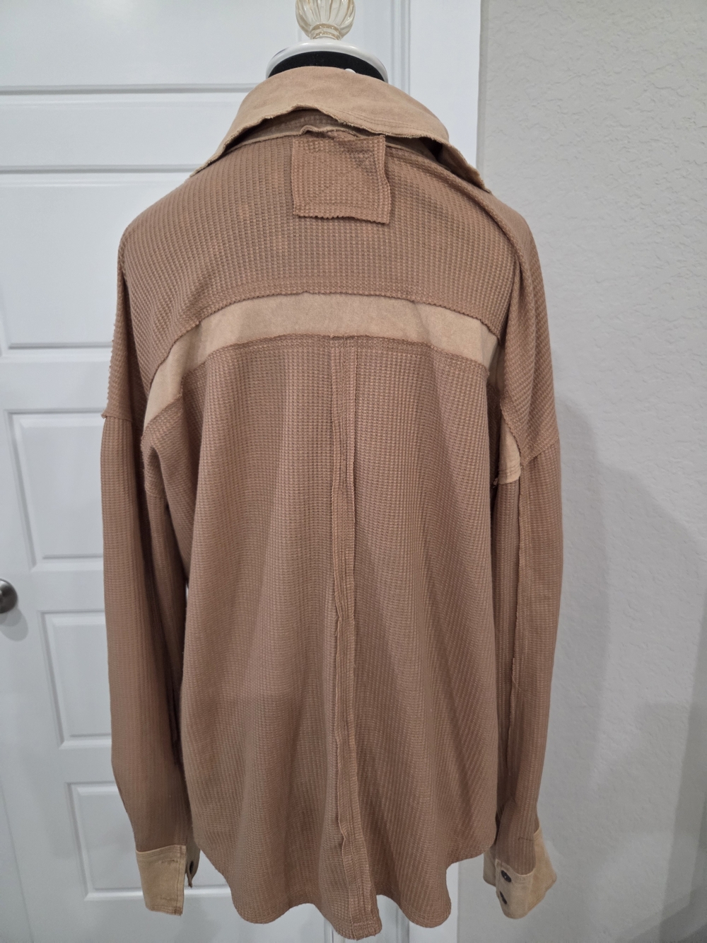 Umgee Cozy Camel Waffle Button-Front Oversized Size Med NWT - Picture 7 of 9